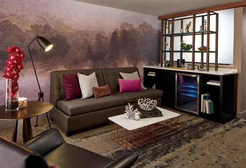 سوئیت با تخت بزرگ, Renaissance Minneapolis Hotel, The Depot