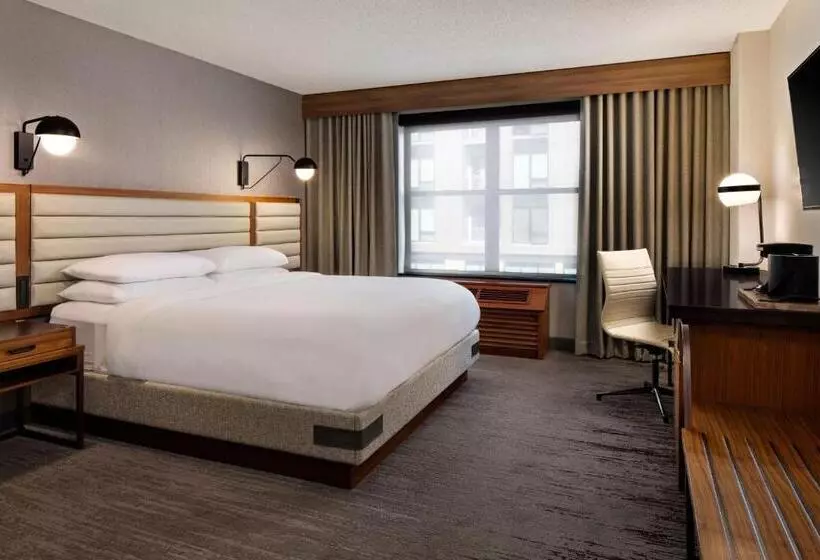 اتاق استاندارد با تخت بزرگ برای معلولان, Renaissance Minneapolis Hotel, The Depot
