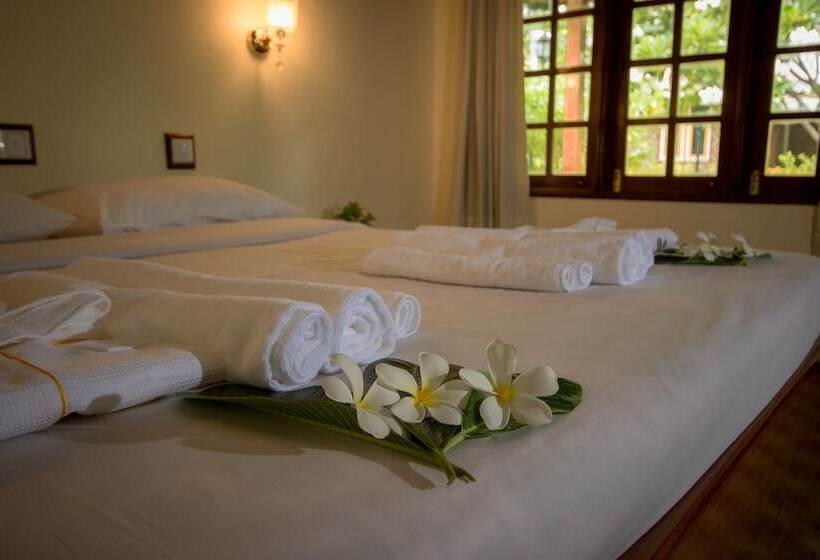 Habitación Deluxe, Ruby True