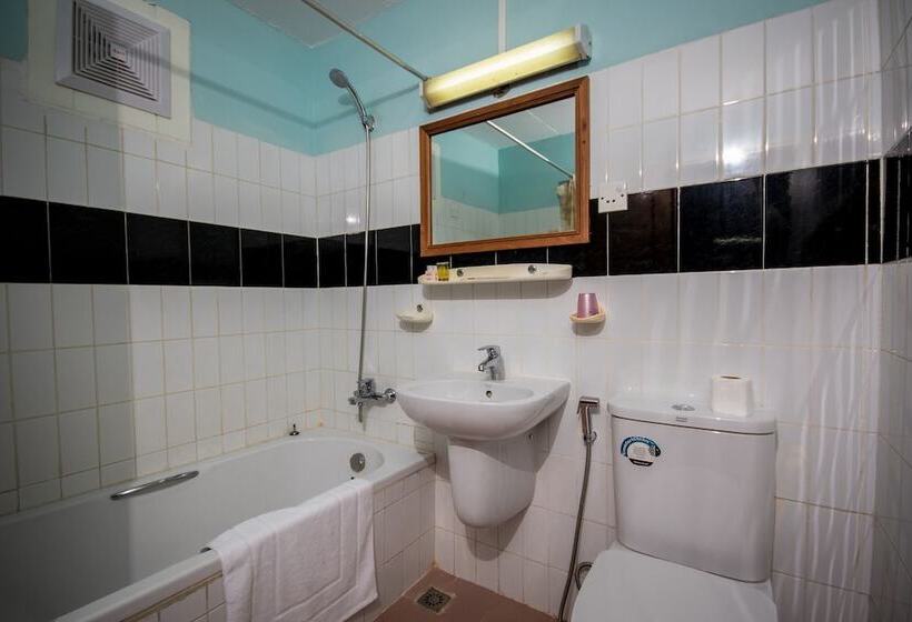 Habitación Superior, Ruby True