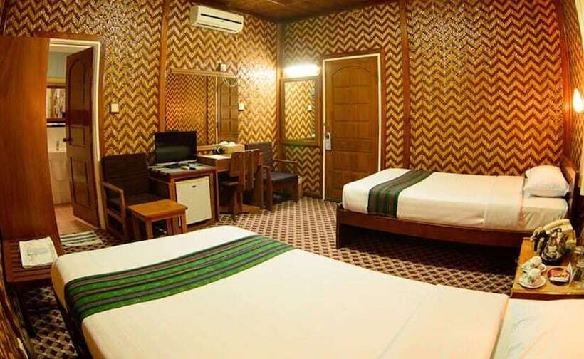 Habitación Superior, Ruby True