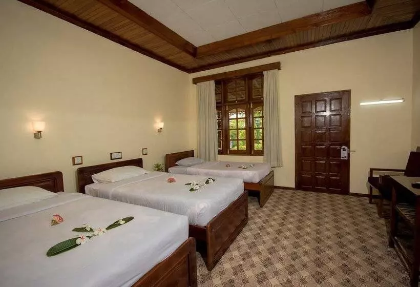 Deluxe Triple Room, Ruby True