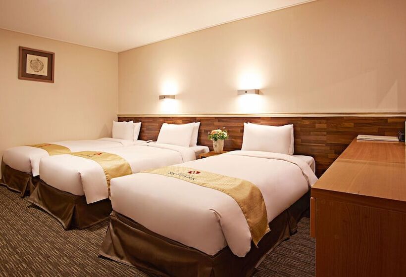 Номер Стандарт Трехместный, Skypark Myeongdong 1