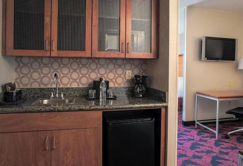 스탠다드 스튜디오 킹침대, Springhill Suites By Marriott Virginia Beach Oceanfront