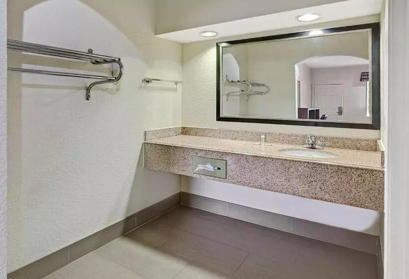 ２ダブルベッドのスタンダードルーム, Super 8 By Wyndham Houston Hobby Airport South