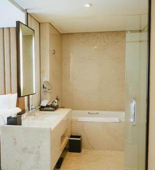 스탠다드 룸 킹사이즈 침대, Po Hotel Semarang