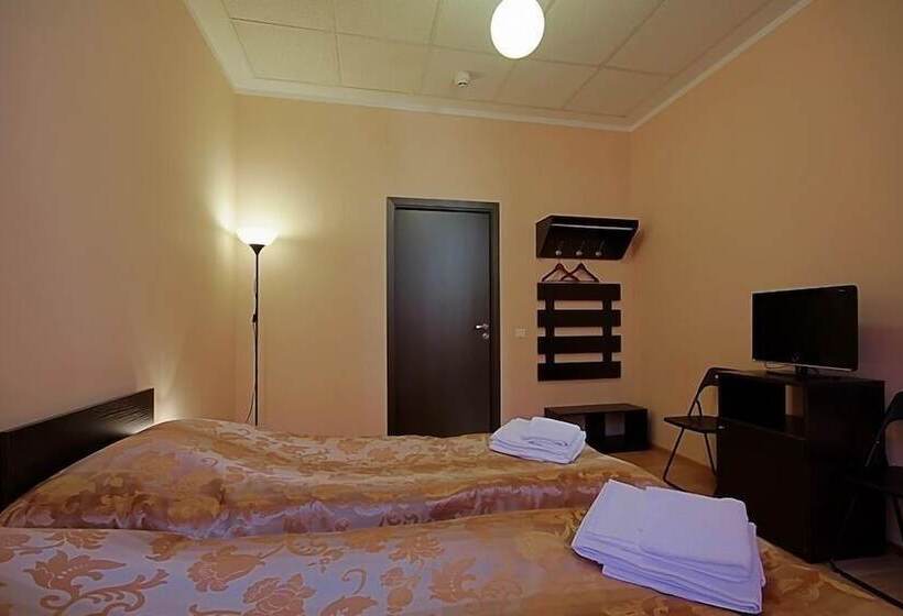 이코노미 룸, Babushka House Hostel