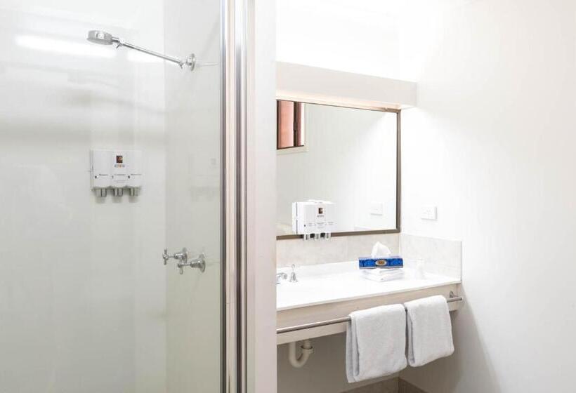 标准工作室, Longreach Motor Inn