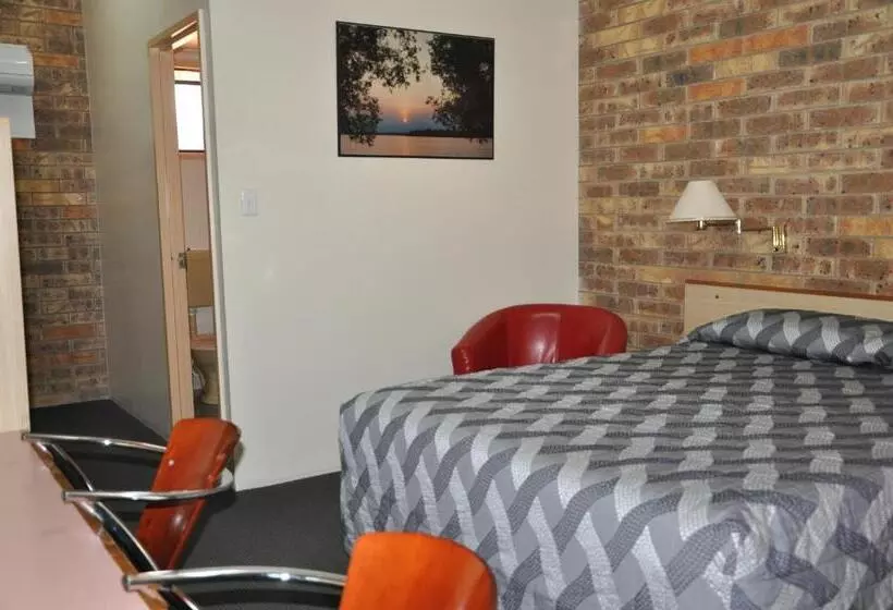 スタンダードスタジオ, Longreach Motor Inn