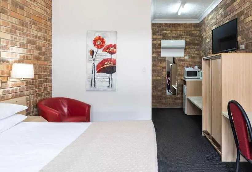 スタンダードスタジオ, Longreach Motor Inn