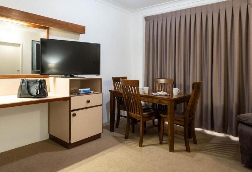 家庭间, Longreach Motor Inn