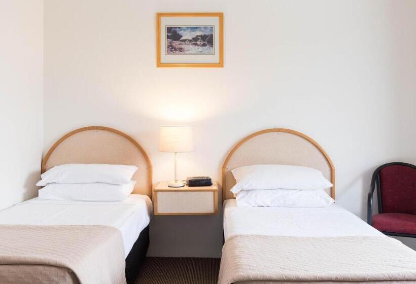 패밀리 스위트, Longreach Motor Inn