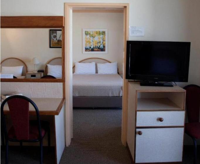家庭套房, Longreach Motor Inn