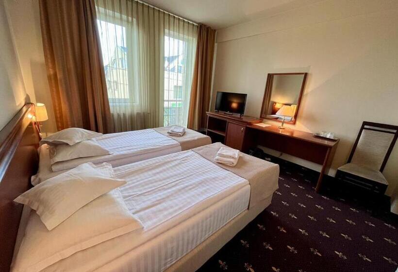 スタンダードルーム, Seven