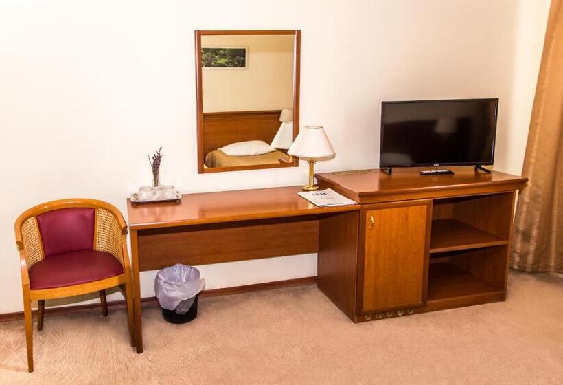 スタンダードトリプルルーム, Seven