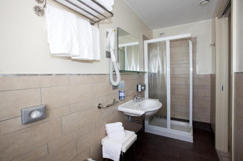 غرفة قياسية ثلاثية, Vienna