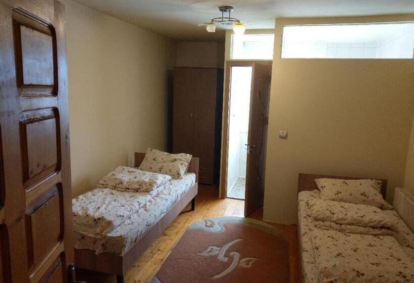 غرفة قياسية, Lary Hostel