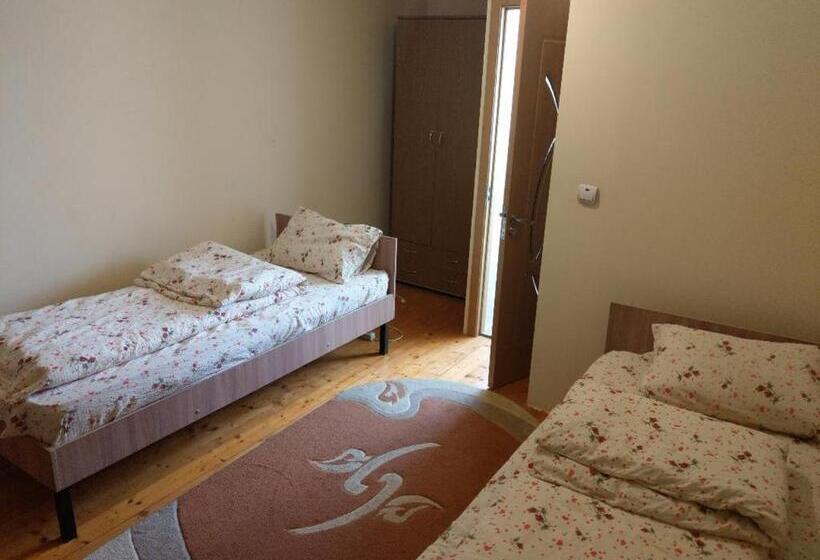 غرفة قياسية, Lary Hostel