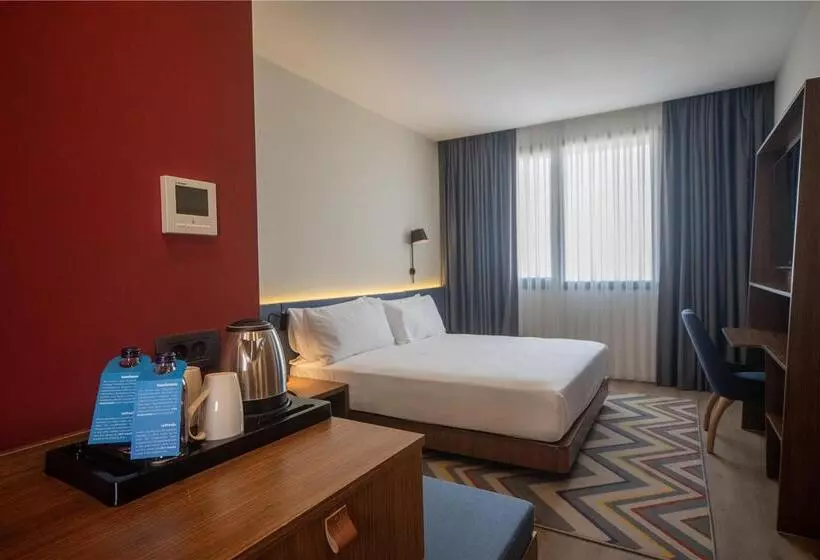 キングサイズベッドのスタンダードルーム, Doubletree By Hilton Chicago Midway Airport