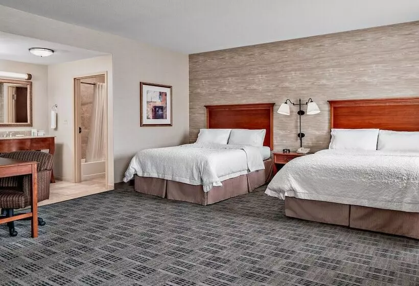 スタンダードスタジオ, Hampton Inn & Suites Grove City