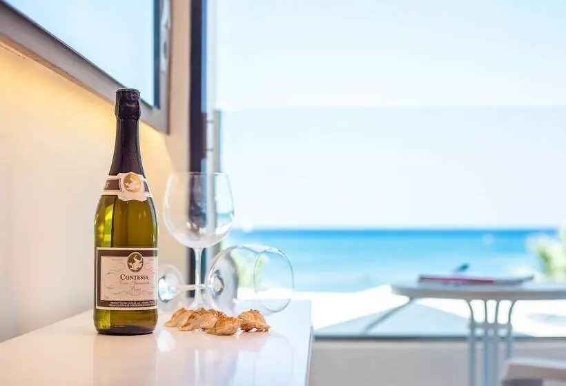 اتاق لوکس با چشم‌انداز دریا, Lido Star Beach