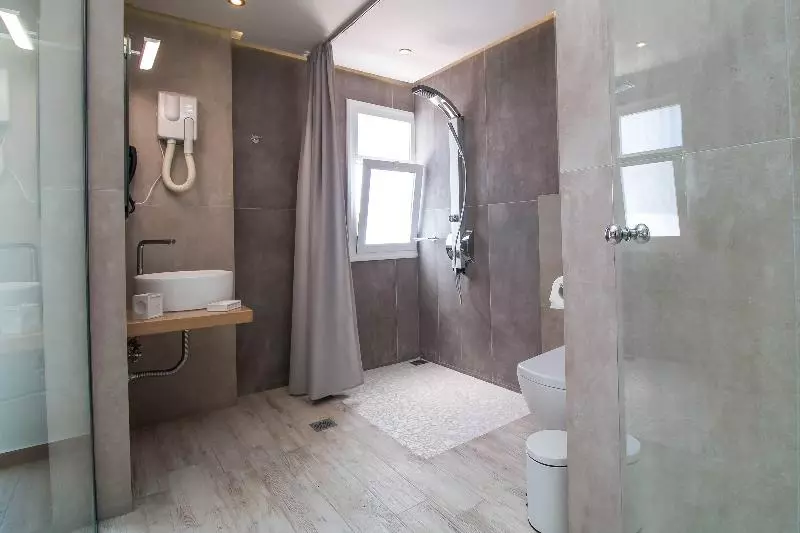اتاق لوکس با چشم‌انداز دریا, Lido Star Beach