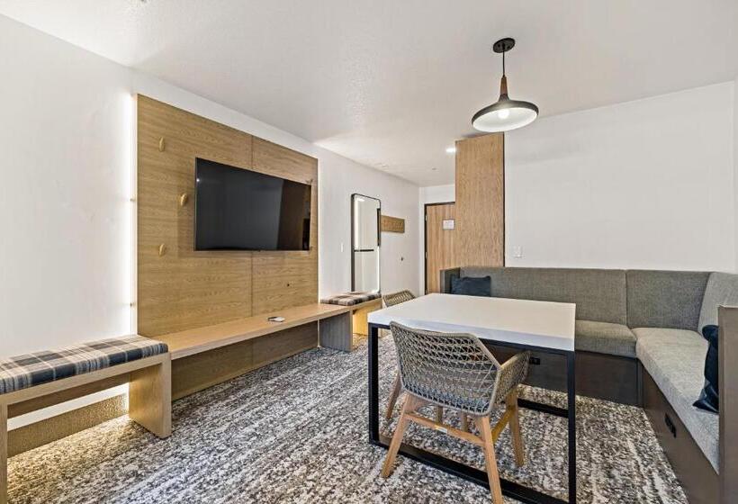 סוויטה דלוקס, The Evergreen