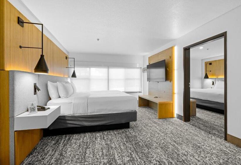 סוויטה משפחתית, The Evergreen