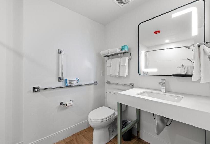 חדר סטנדרט מותאם לאדם עם מוגבלויות, The Evergreen