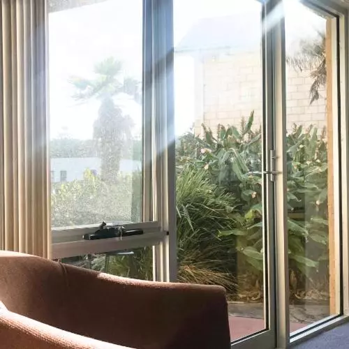 スタンダードルーム, Waves Luxury Suites