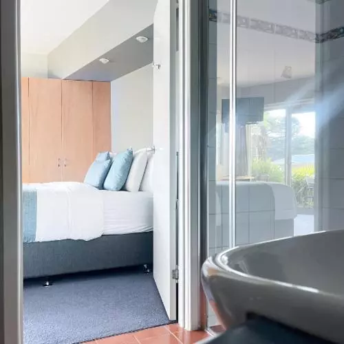 スタンダードルーム, Waves Luxury Suites