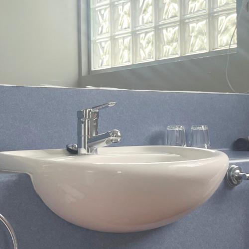 חדר סטנדרט עם מיטת קינג, Waves Luxury Suites