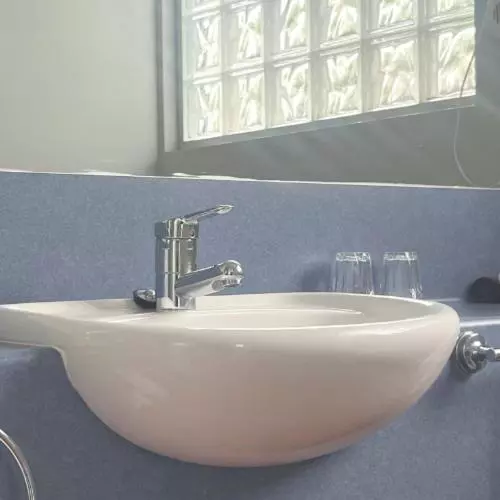 キングサイズベッドのスタンダードルーム, Waves Luxury Suites