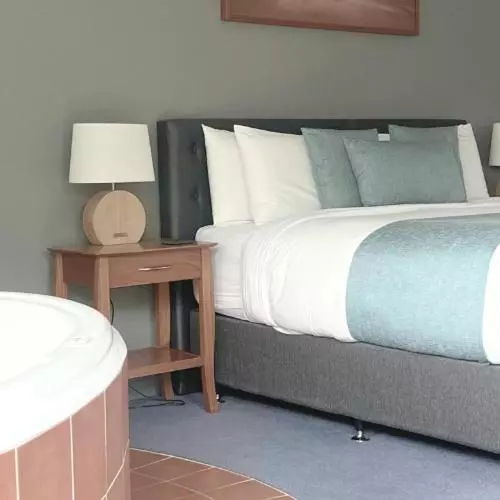 キングサイズベッドのスタンダードルーム, Waves Luxury Suites