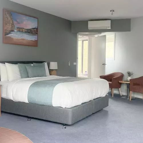 キングサイズベッドのスタンダードルーム, Waves Luxury Suites