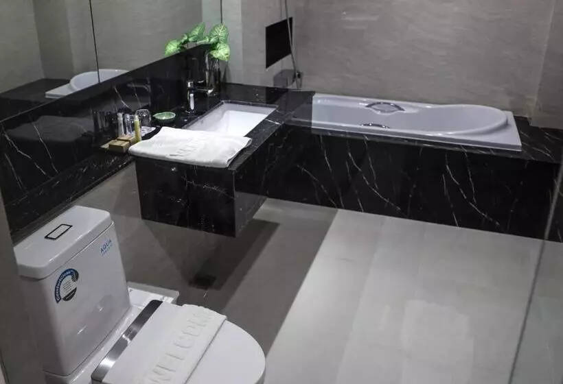 Sviitti Jokinäkymä, Fortune River View Hotel Nakhon Phanom