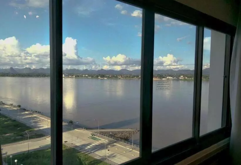 Sviitti Jokinäkymä, Fortune River View Hotel Nakhon Phanom