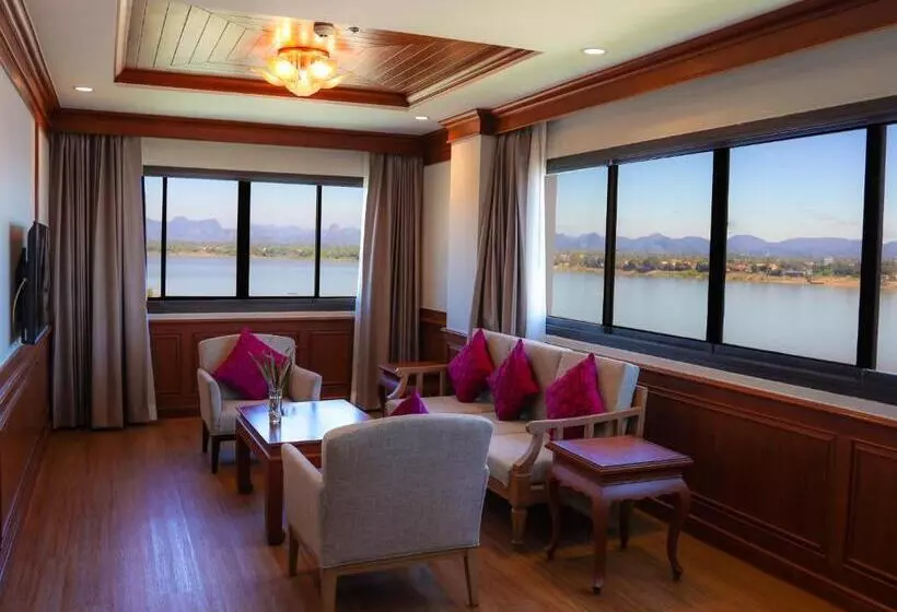 Sviitti Jokinäkymä, Fortune River View Hotel Nakhon Phanom