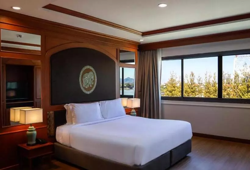 Sviitti Jokinäkymä, Fortune River View Hotel Nakhon Phanom