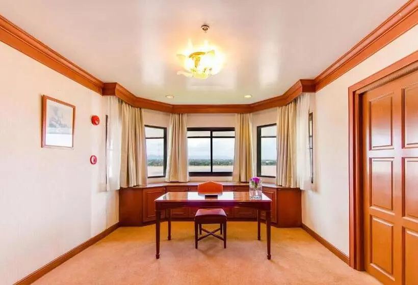 Presidenttisviitti, Fortune River View Hotel Nakhon Phanom