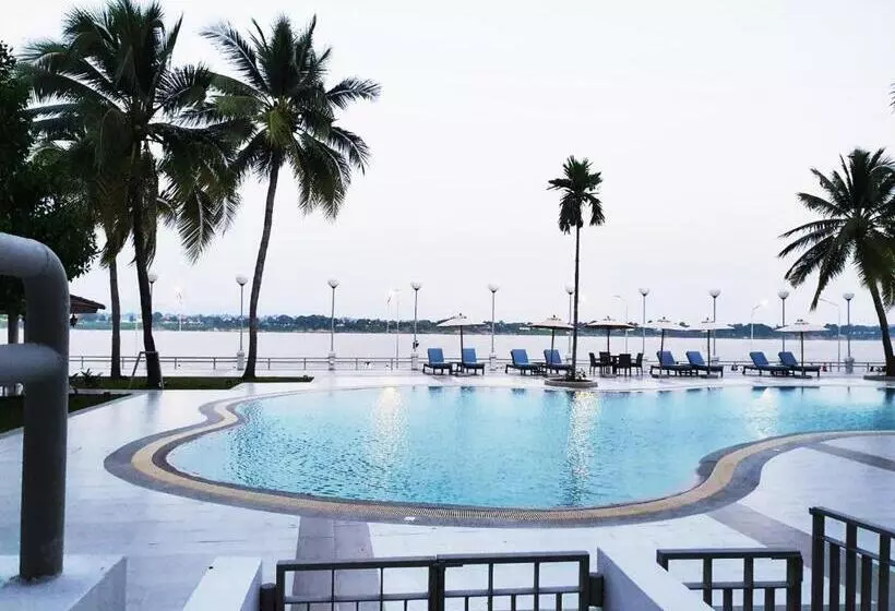 Standard-huone Allasnäkymä, Fortune River View Hotel Nakhon Phanom