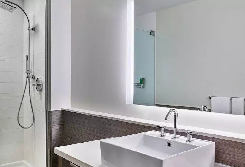 استودیوی استاندارد, Element Miami International Airport
