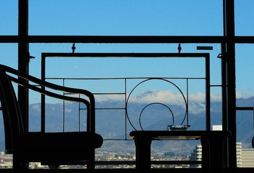 غرفة قياسية, Hana Isawa