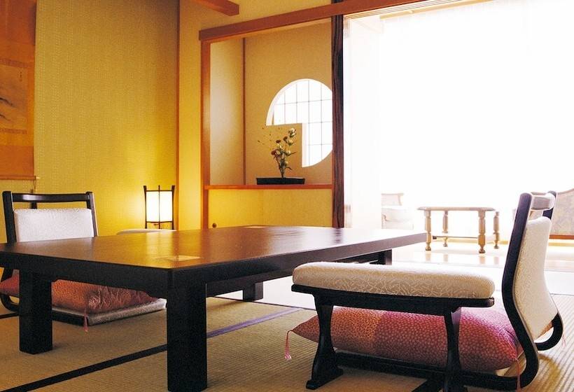 غرفة قياسية, Hana Isawa