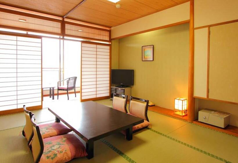 غرفة قياسية, Hana Isawa