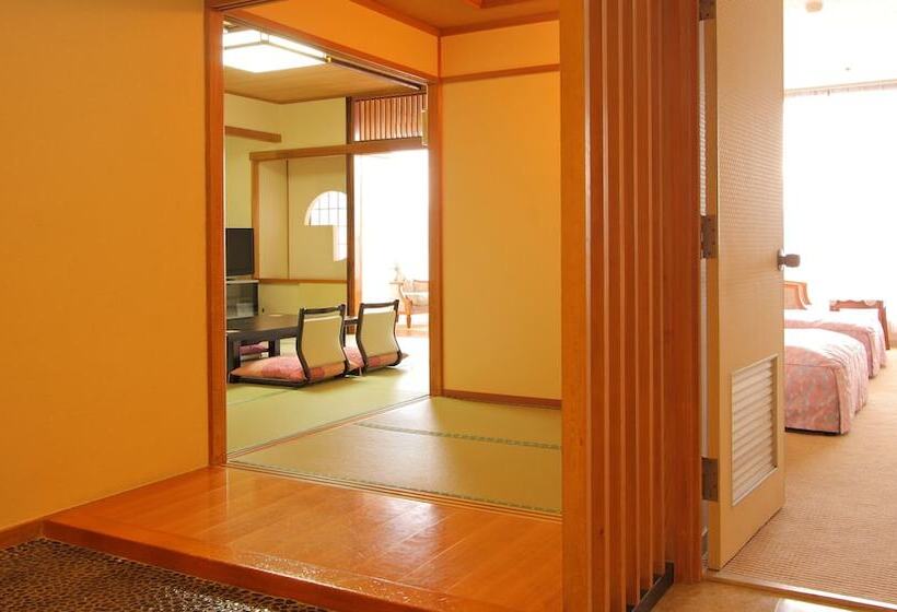 غرفة قياسية, Hana Isawa