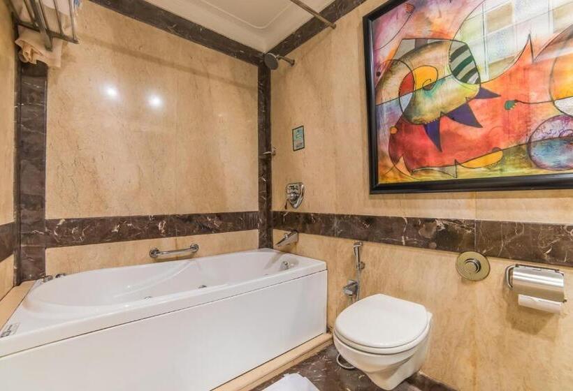 Номер Deluxe, Hillock