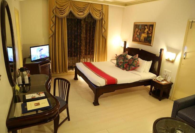 Номер Deluxe, Hillock