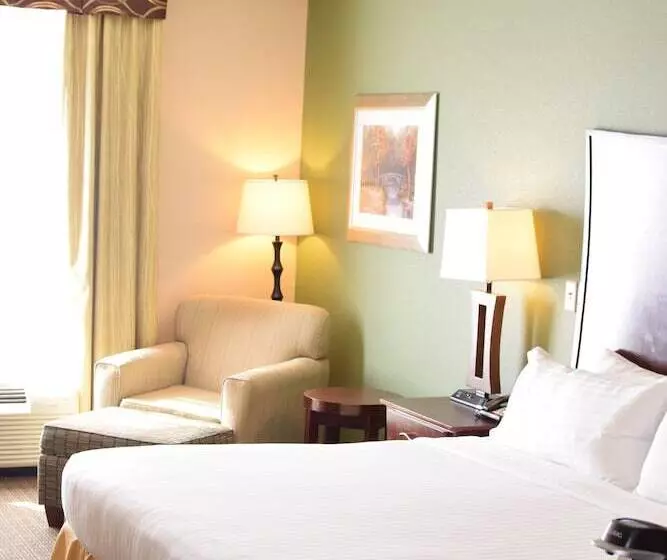 スイート, Holiday Inn Express Pratt, An Ihg