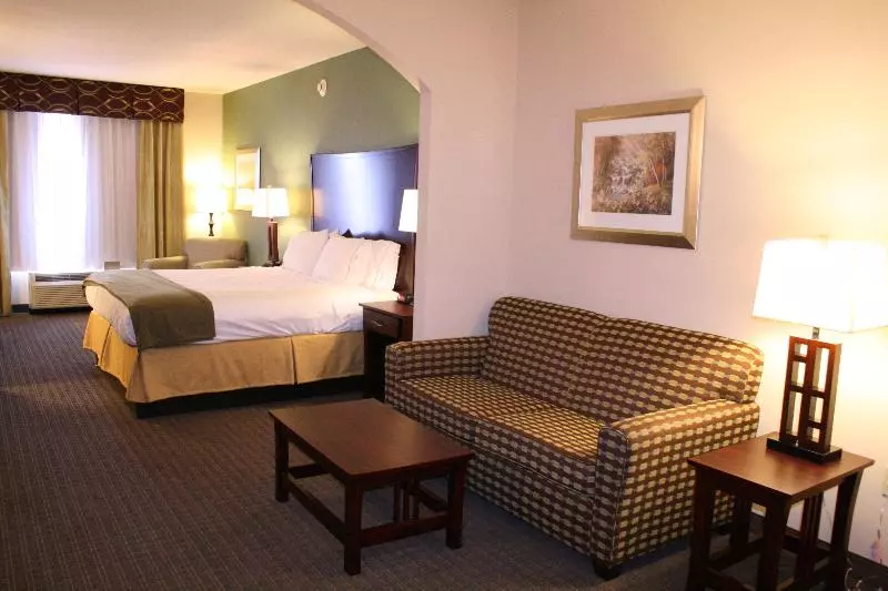 スイート, Holiday Inn Express Pratt, An Ihg